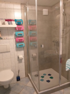 Duschkabine mit Waschtisch